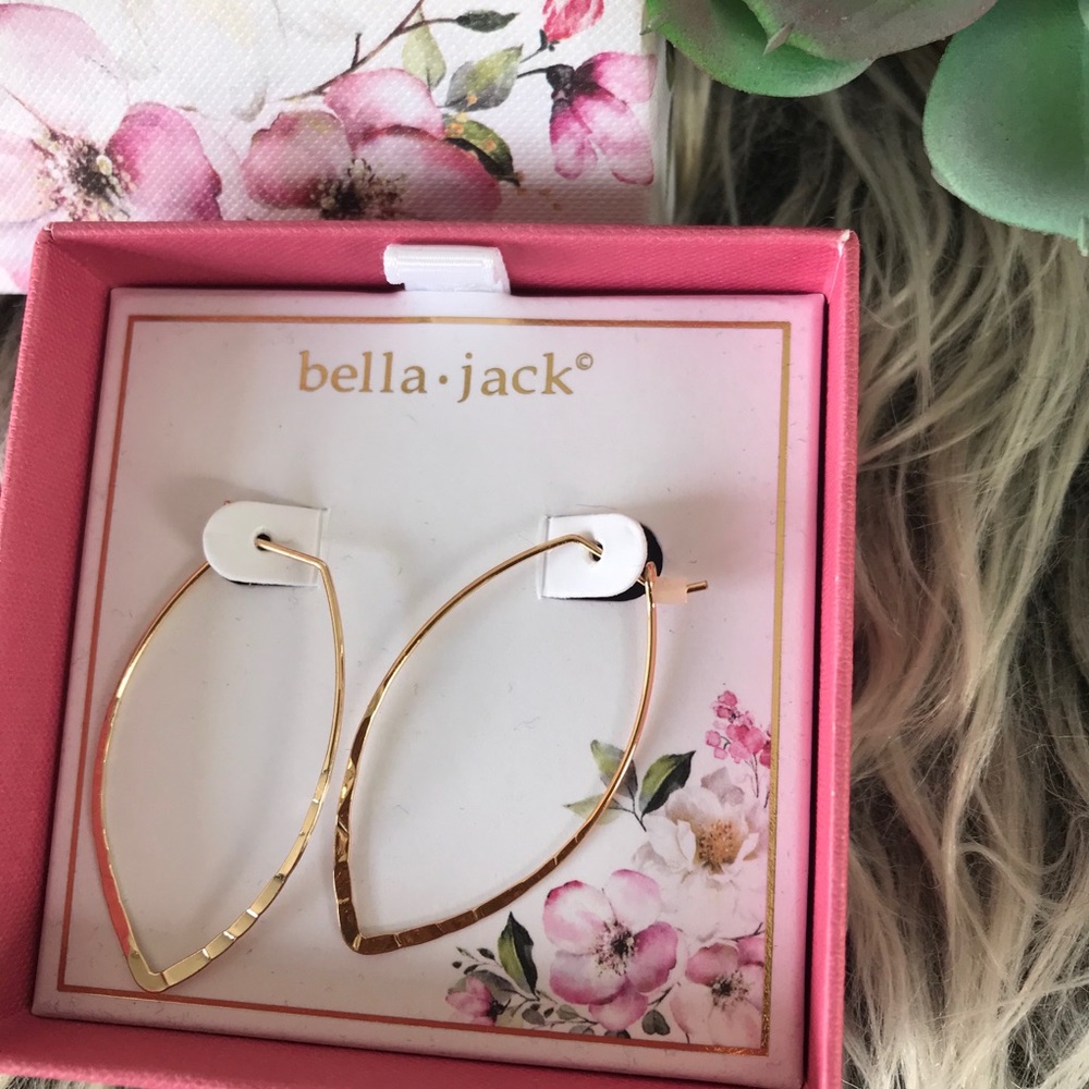 NWB Bella • Jack Oval Hoop Earrings